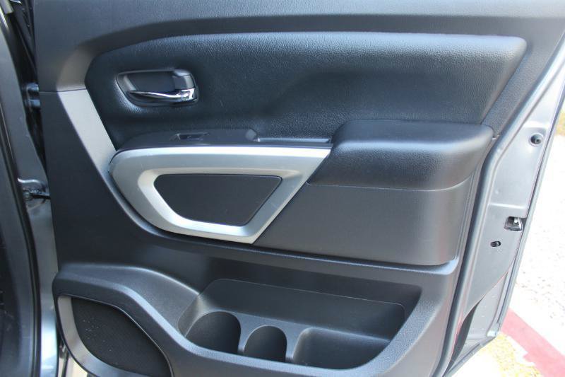 Used 2022 Nissan Titan SV AWD/4WD image 16