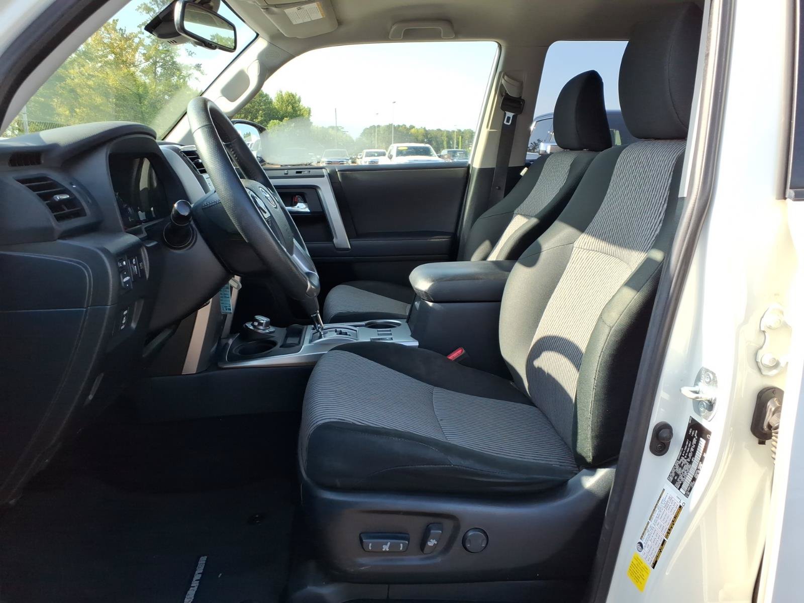 Used 2020 Toyota 4Runner SR5 AWD/4WD image 19