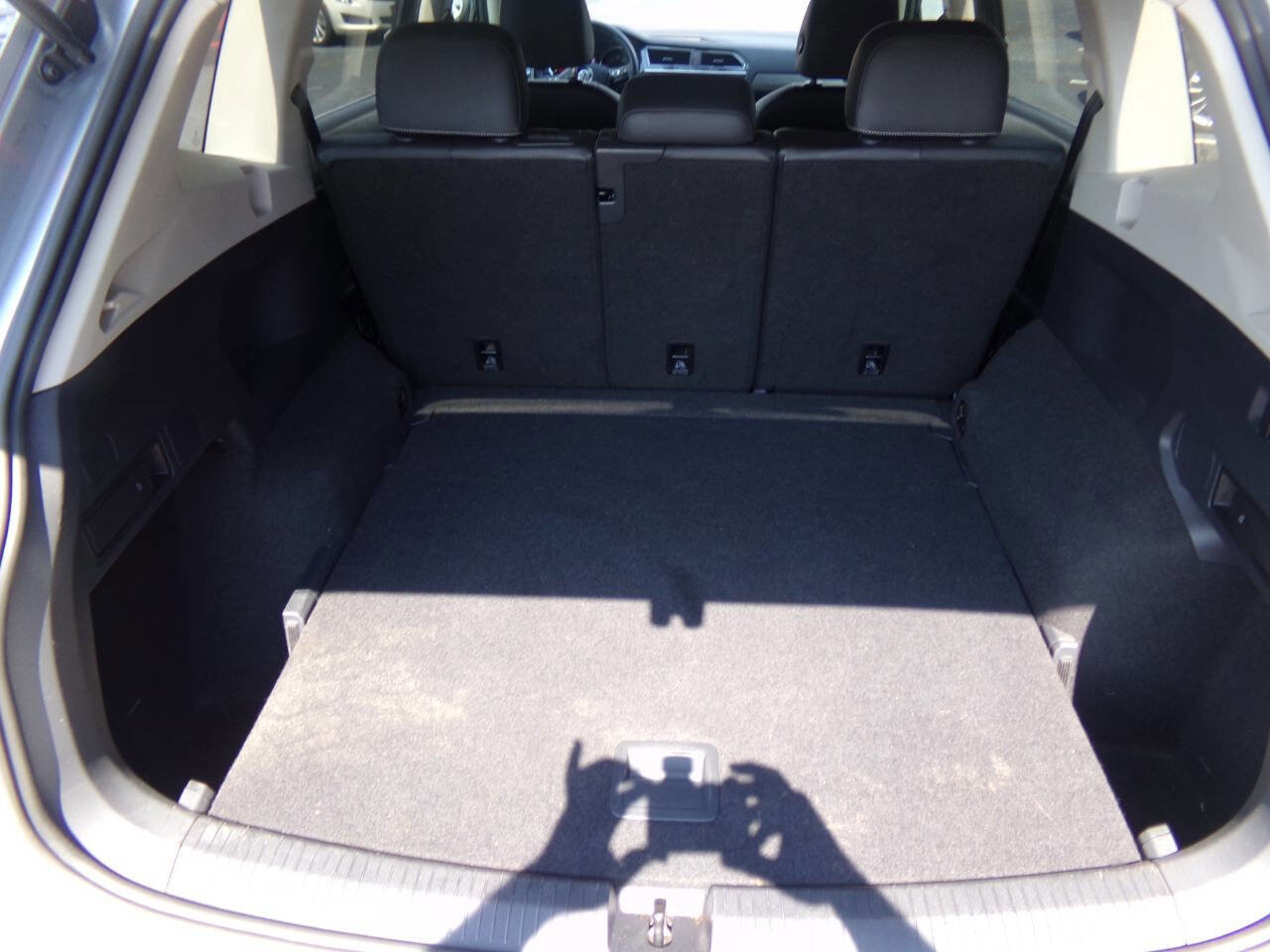 Used 2021 Volkswagen Tiguan SE image 23
