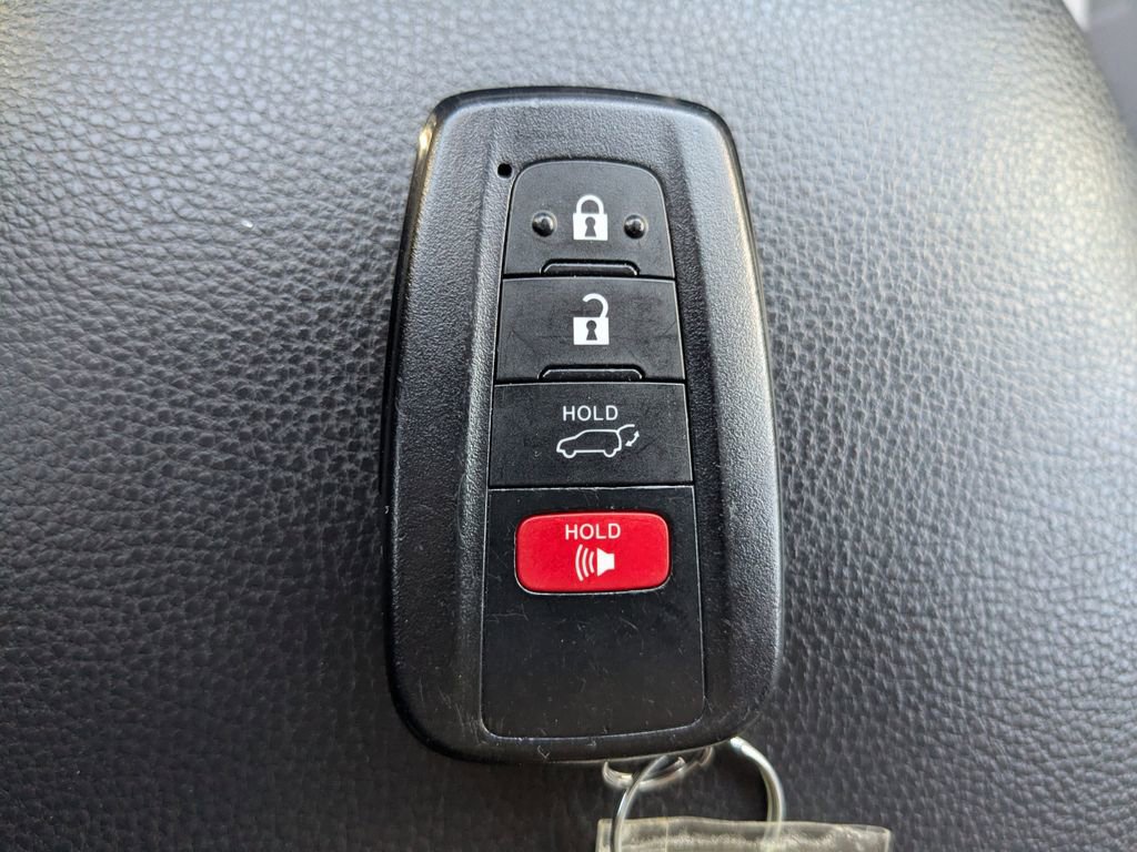 Used 2025 Toyota RAV4 XLE w/ Convenience Package image 23