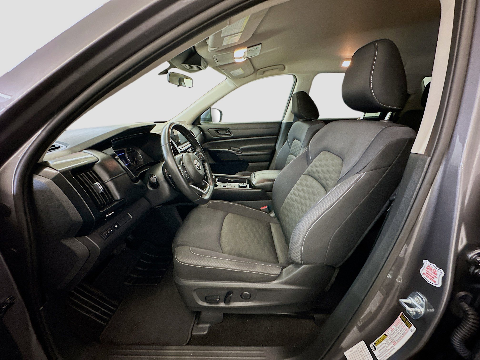 Used 2024 Nissan Pathfinder SV image 13