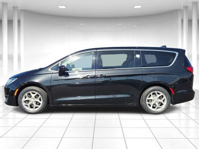 Used 2019 Chrysler Pacifica Touring Plus w/ Advanced Safetytec Group FWD image 2