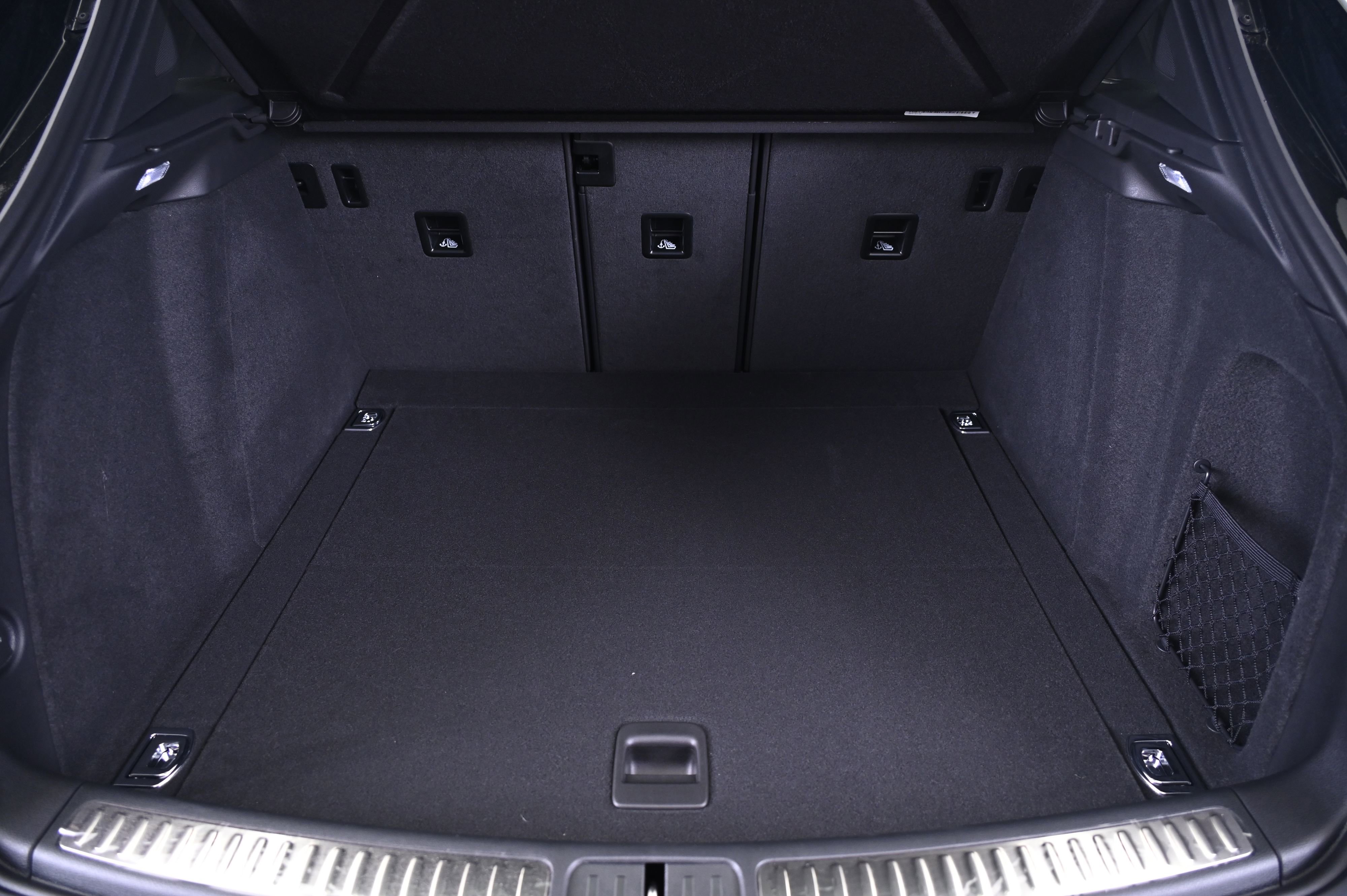 Certified 2025 Porsche Macan image 15