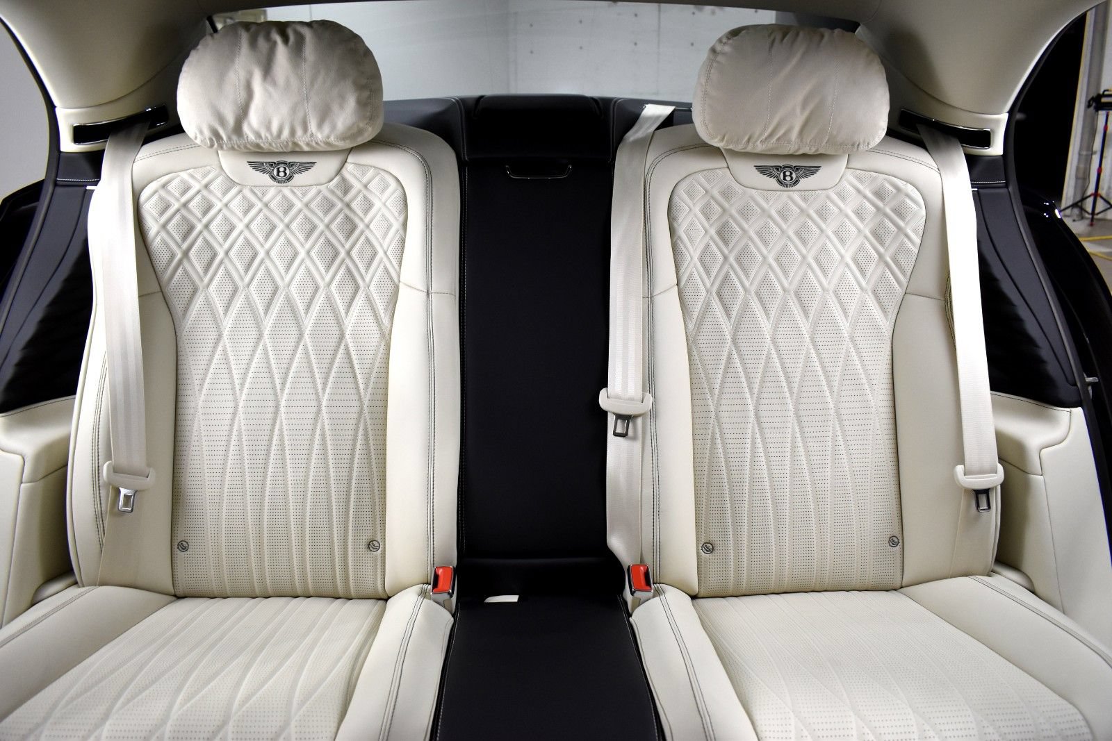 Certified 2023 Bentley Flying Spur Azure AWD/4WD image 36