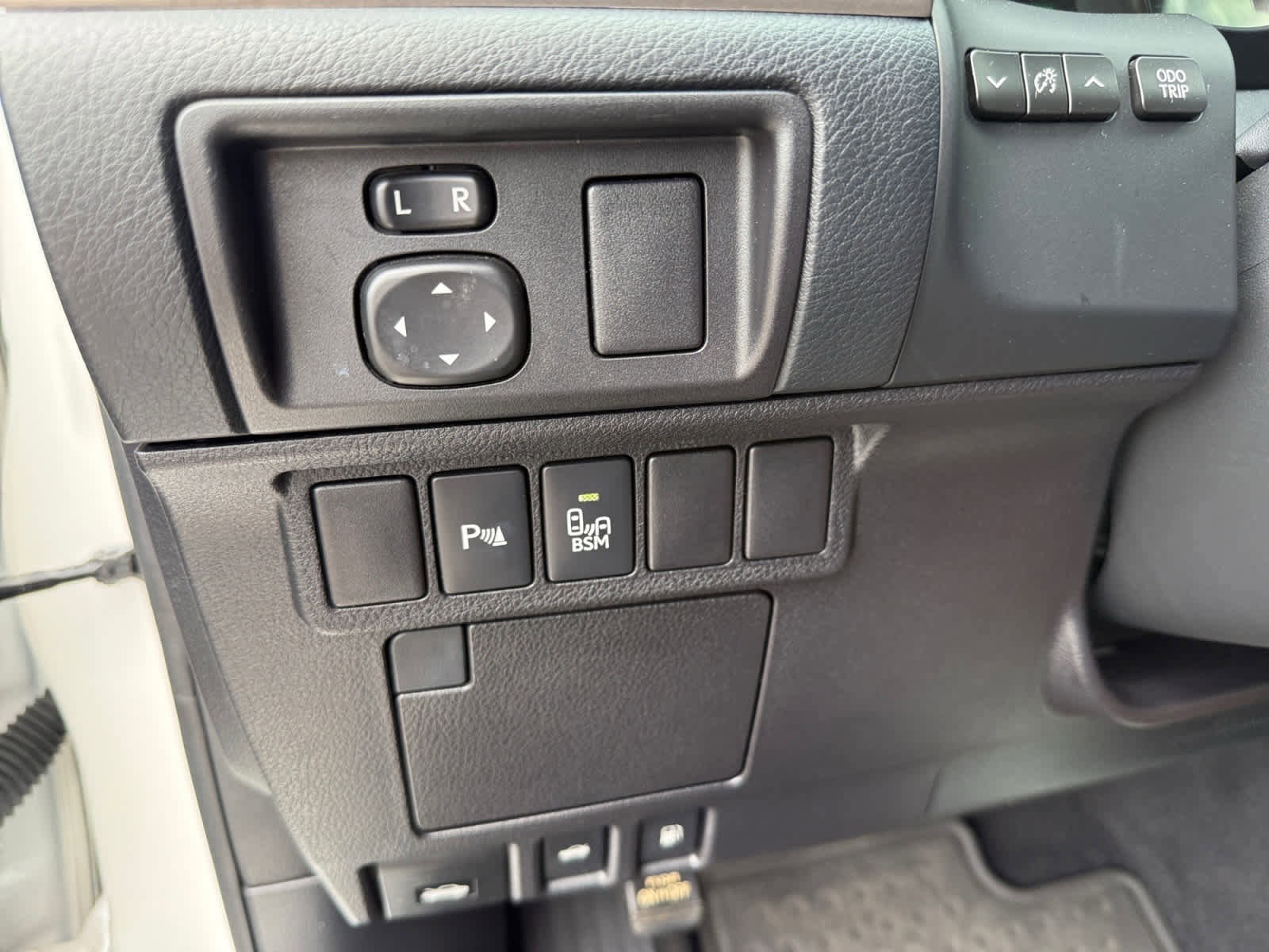 Used 2016 Lexus ES 300h w/ Navigation System Package image 25