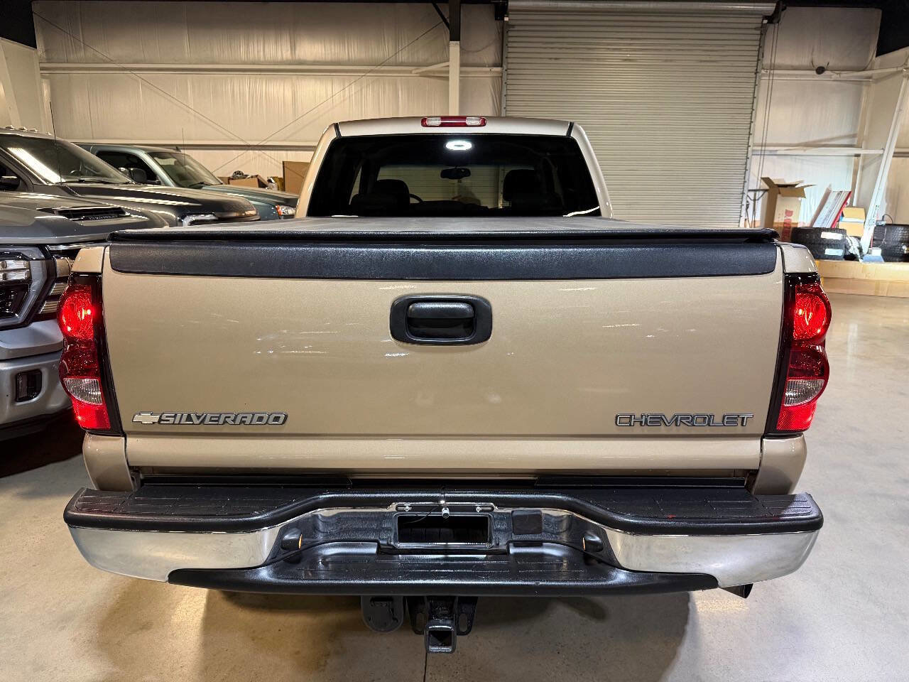 Used 2005 Chevrolet Silverado 2500 LT w/ Heavy-Duty Power Package AWD/4WD image 16
