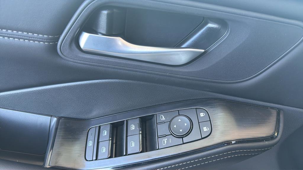 New 2026 Nissan Rogue Dark Armor AWD/4WD image 21