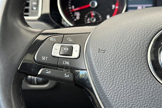 Used 2017 Volkswagen Jetta SEL FWD image 24