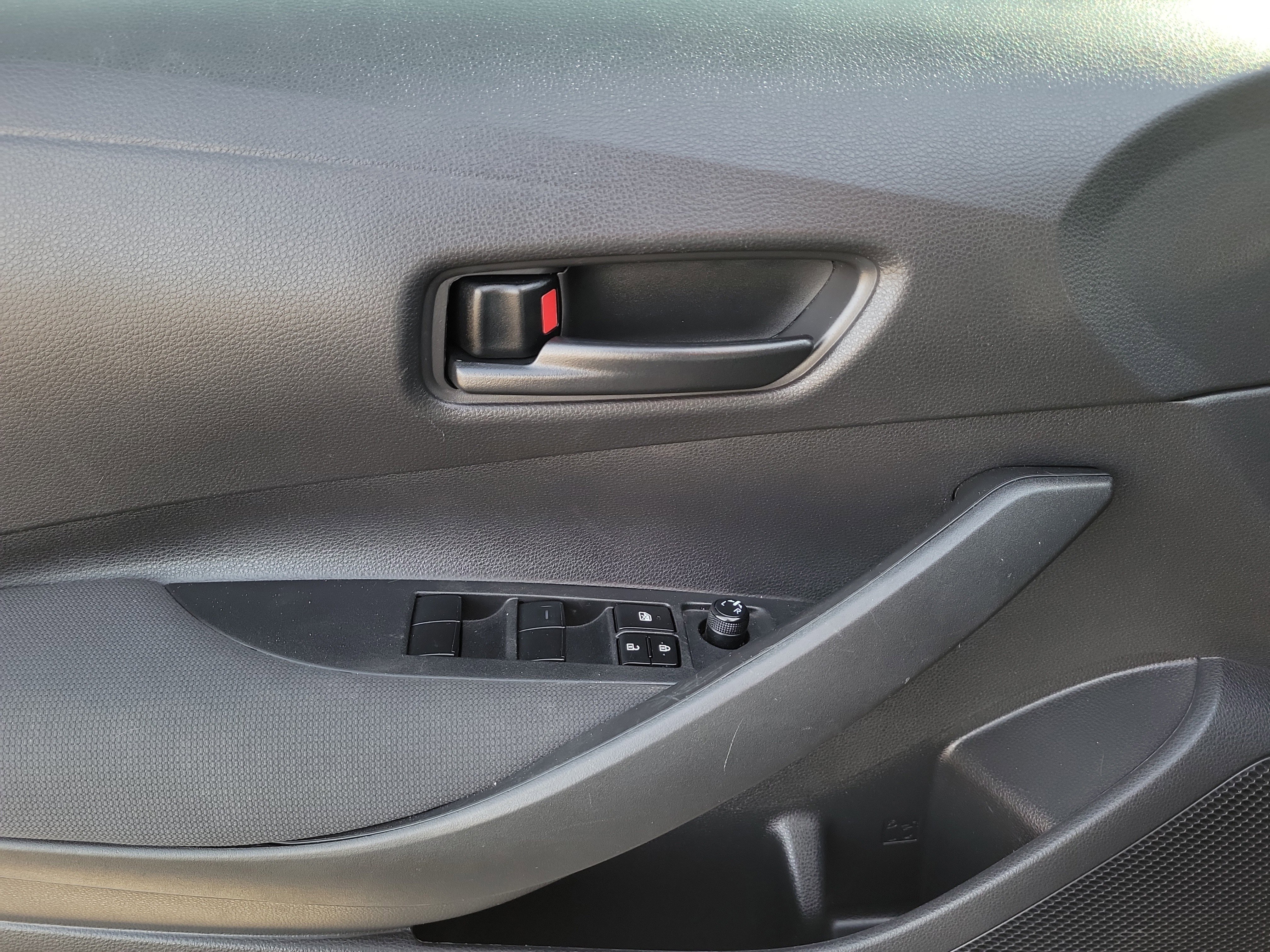 Used 2022 Toyota Corolla LE image 16