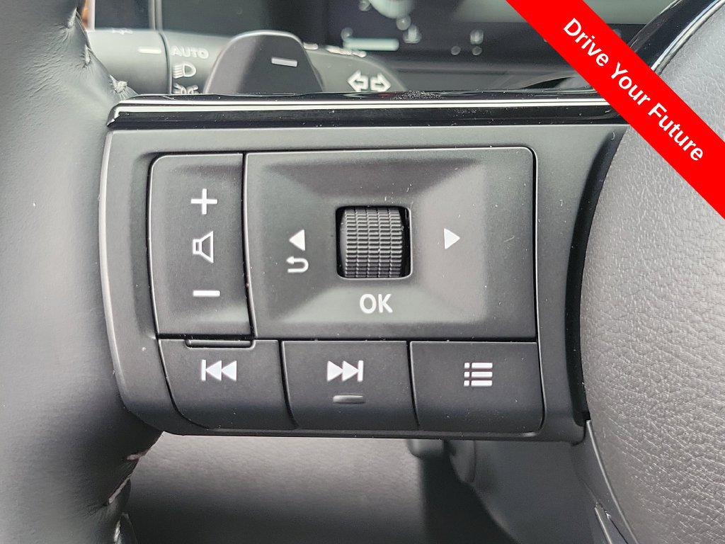 Used 2025 Nissan Pathfinder Platinum FWD image 5