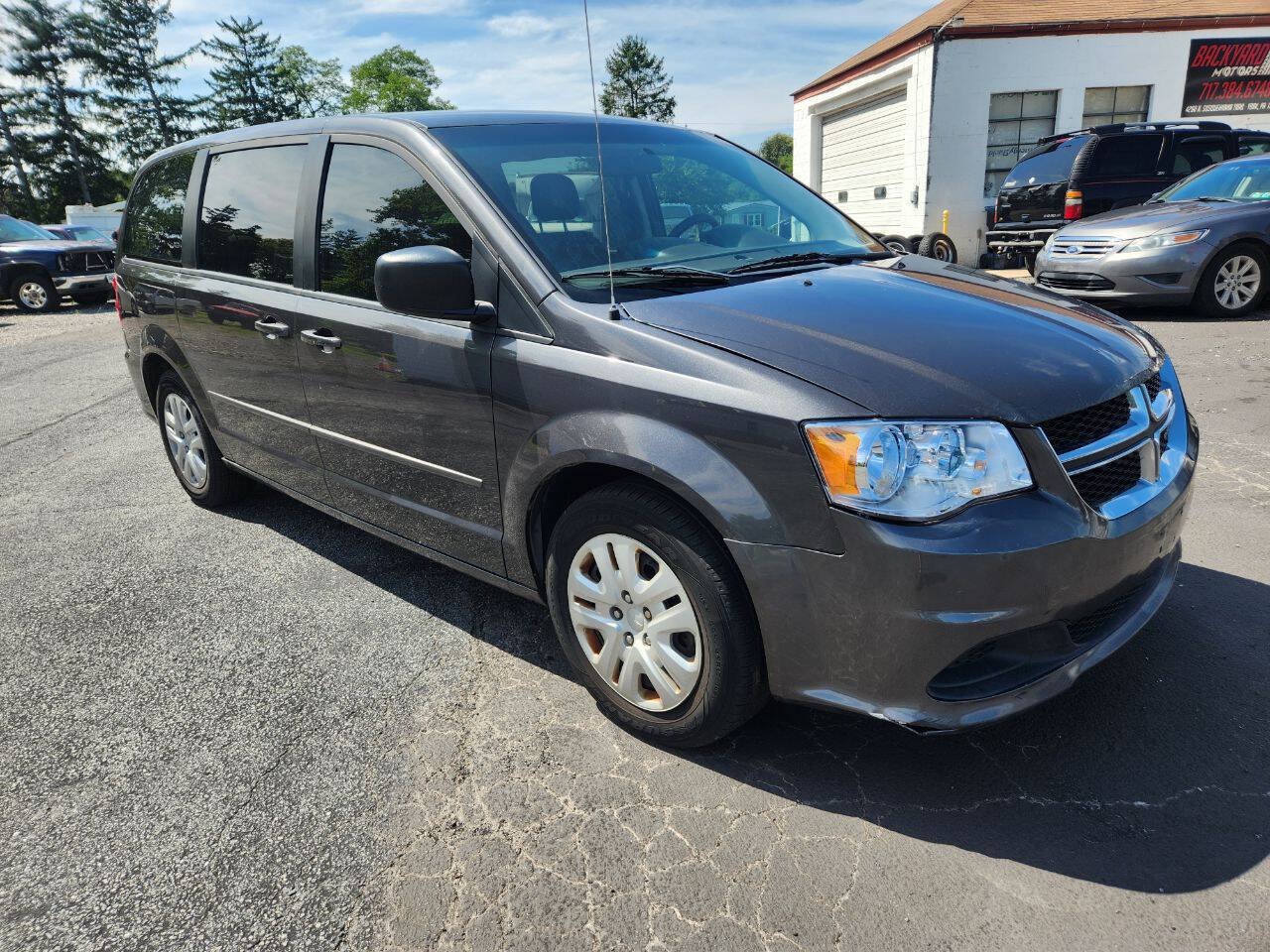 Used 2016 Dodge Grand Caravan SE w/ Quick Order Package 29E SE FWD image 3