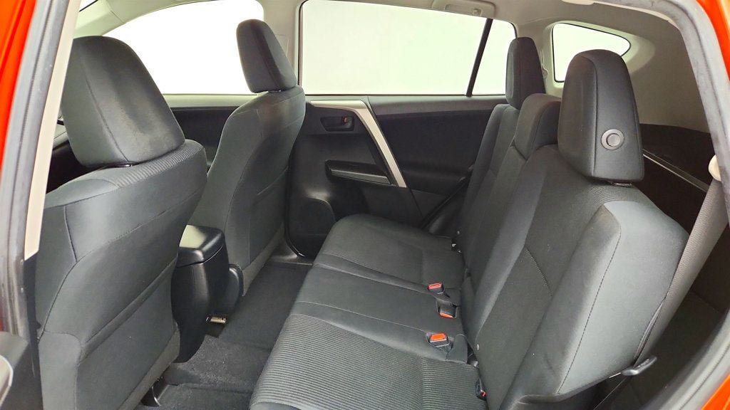 Used 2016 Toyota RAV4 LE FWD image 19