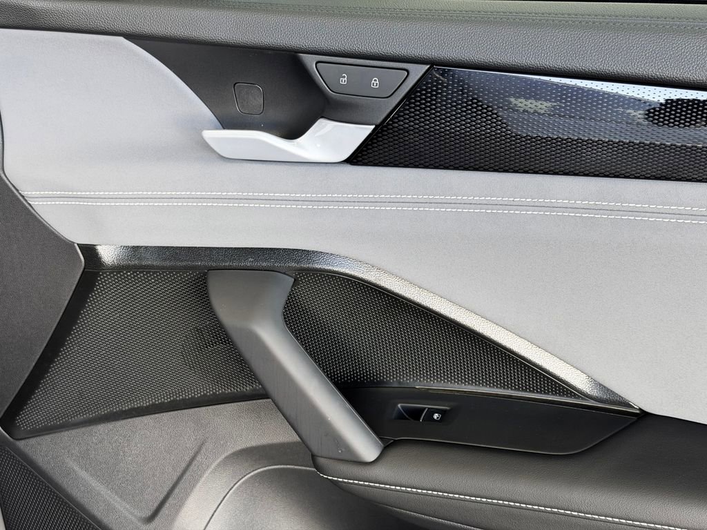 New 2026 Volkswagen Tiguan SE FWD image 27