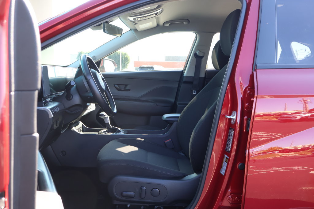 Used 2025 Hyundai Kona SEL AWD/4WD image 9