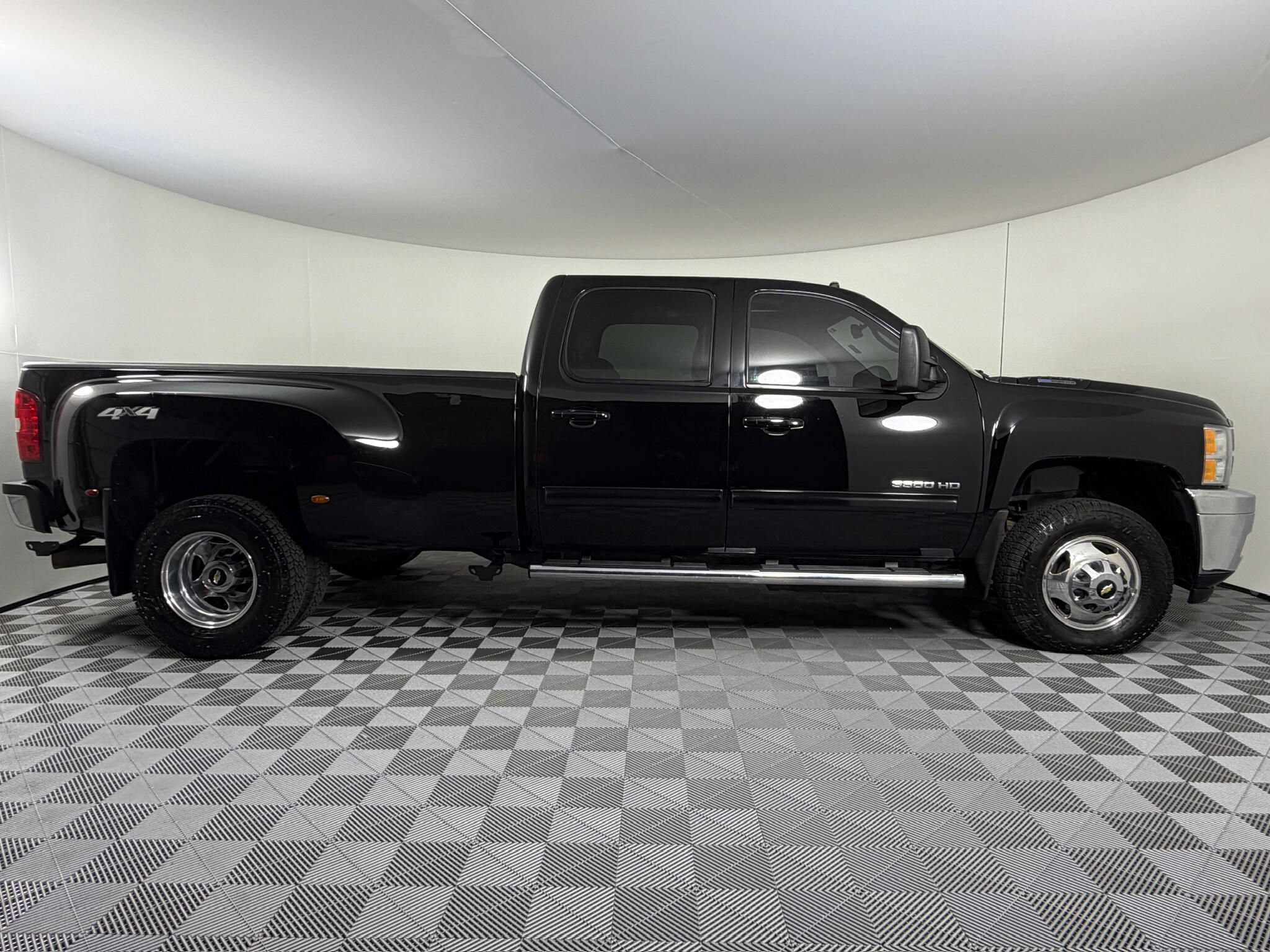 Used 2012 Chevrolet Silverado 3500 LTZ w/ LTZ Plus Package AWD/4WD image 22