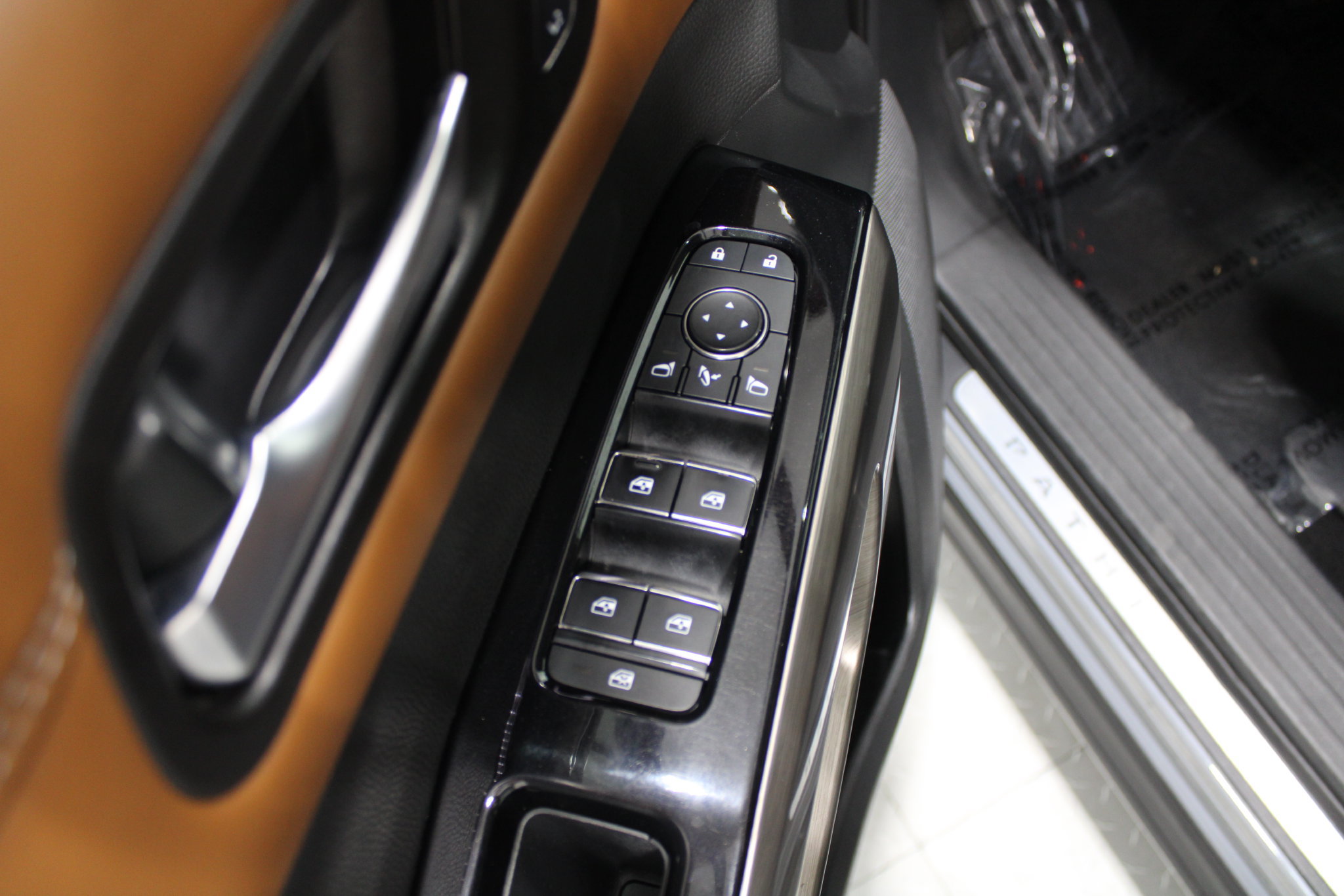 Used 2023 Nissan Pathfinder Platinum w/ Cargo Package AWD/4WD image 47