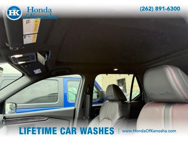 Used 2025 Honda Pilot Black Edition image 5