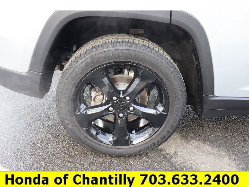 Used 2024 Jeep Grand Cherokee Altitude image 32