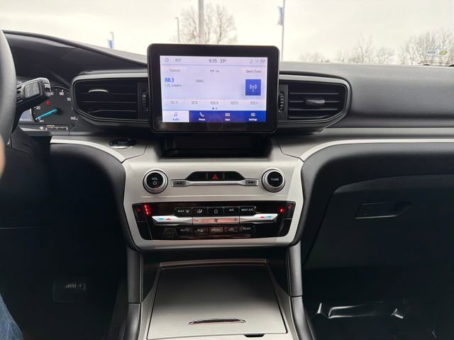 Used 2022 Ford Explorer XLT image 16