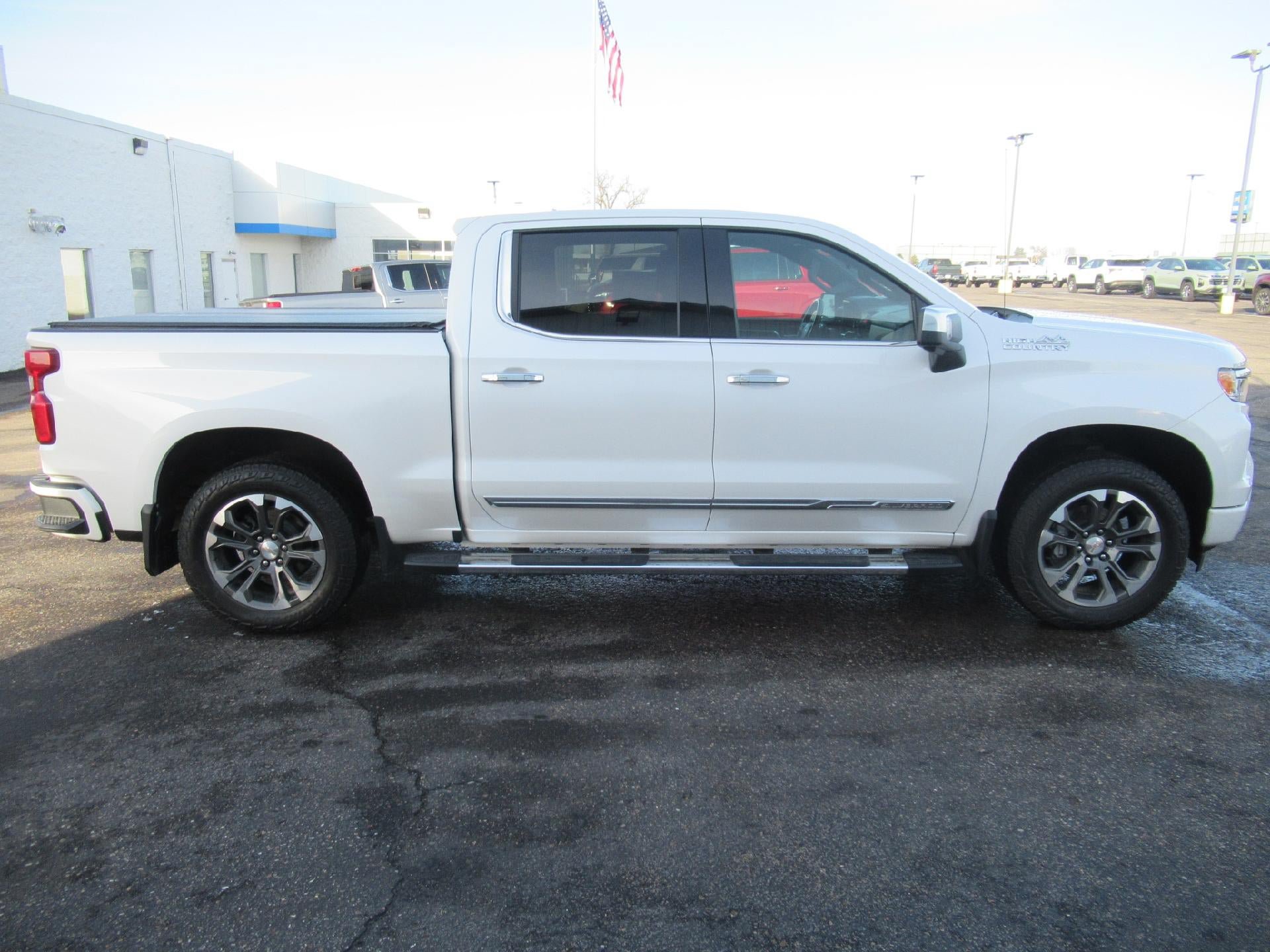 Used 2023 Chevrolet Silverado 1500 High Country w/ Technology Package AWD/4WD image 4