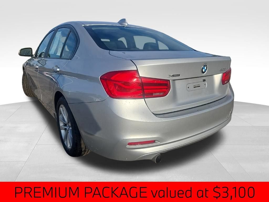 Used 2016 BMW 320i xDrive Sedan AWD/4WD image 3