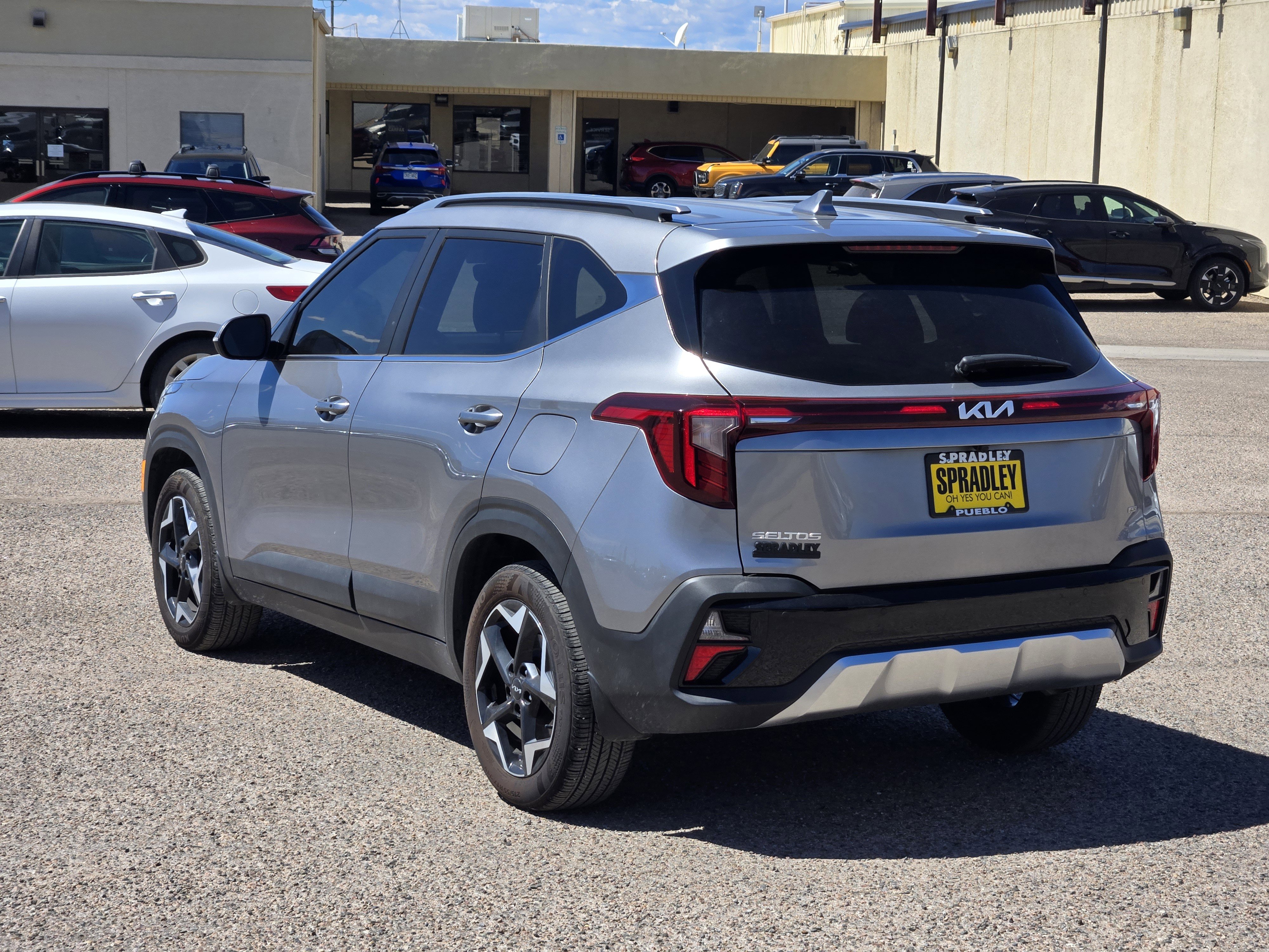 Used 2025 Kia Seltos EX image 3