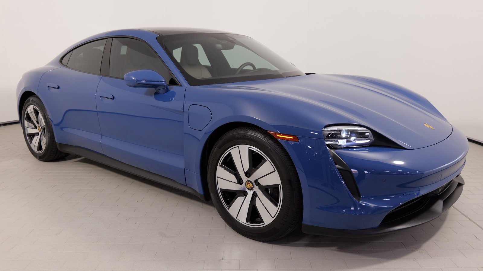 Used 2023 Porsche Taycan image 7