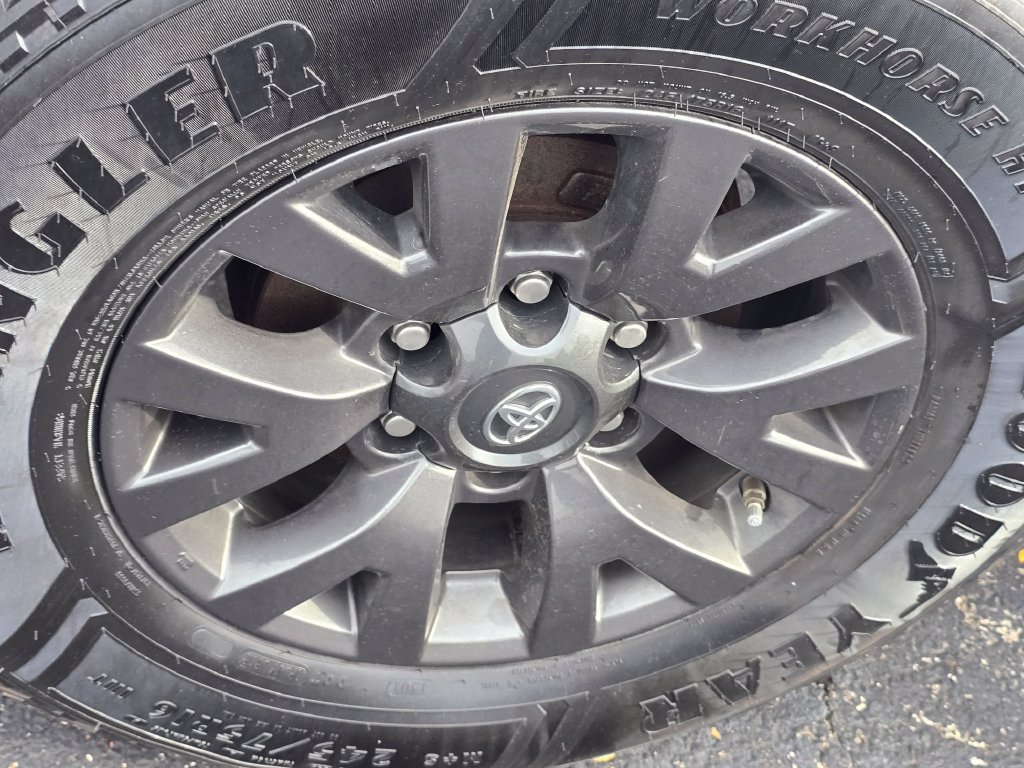 Used 2021 Toyota Tacoma SR5 AWD/4WD image 12