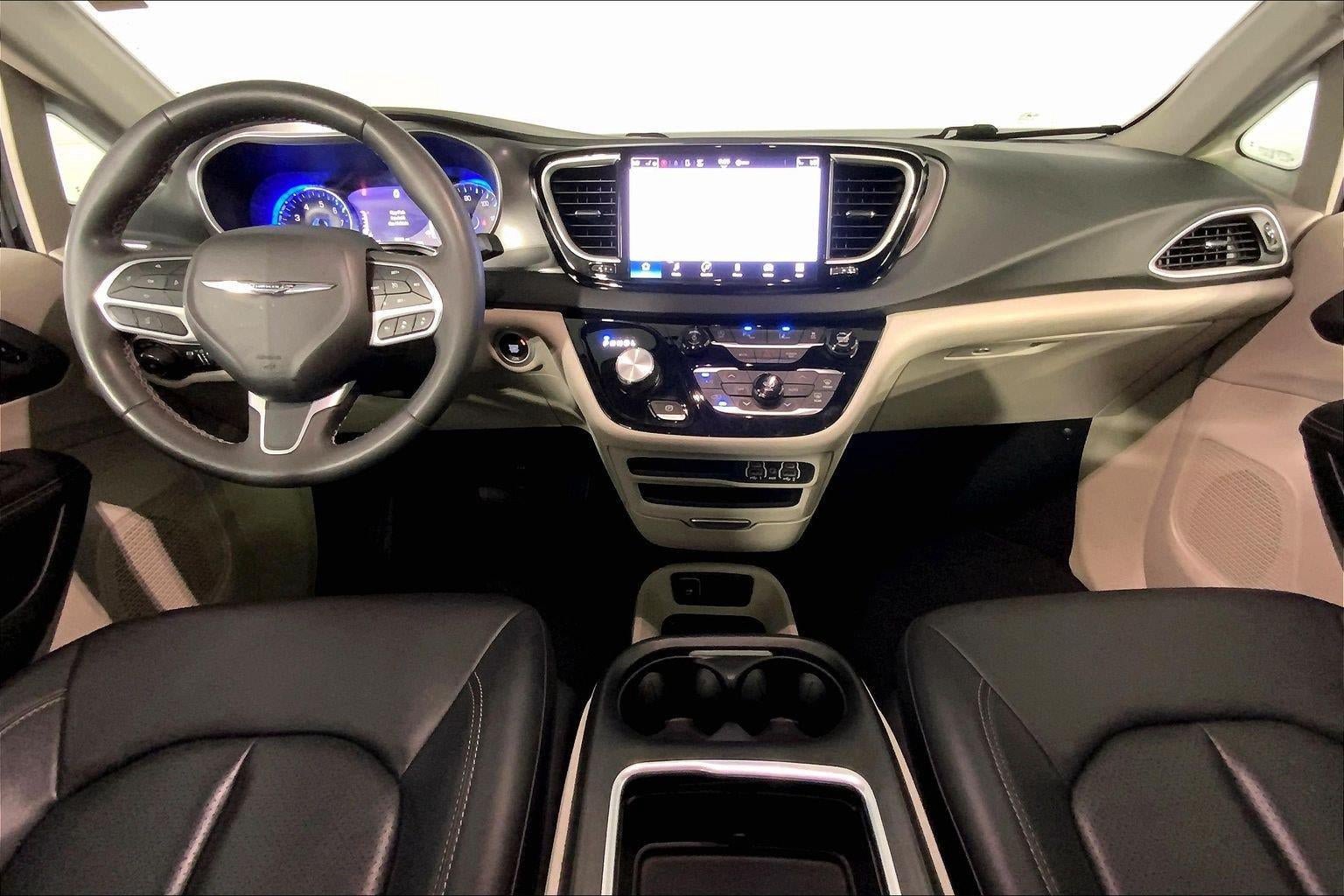 Used 2024 Chrysler Pacifica Touring-L FWD image 15