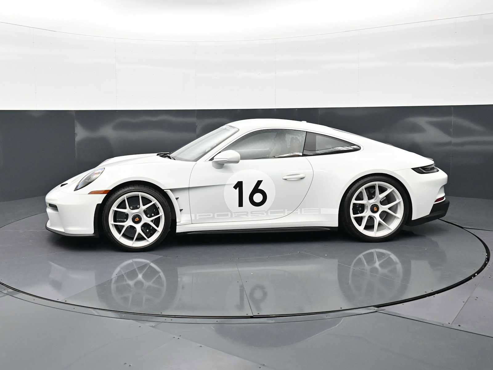 Certified 2024 Porsche 911 GT3 RS RWD image 2