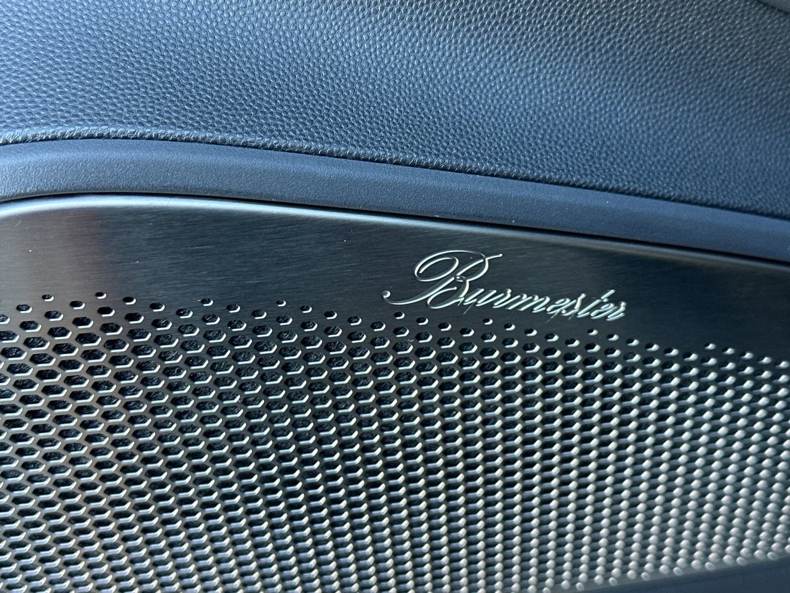 New 2025 Porsche Macan Turbo Electric image 21