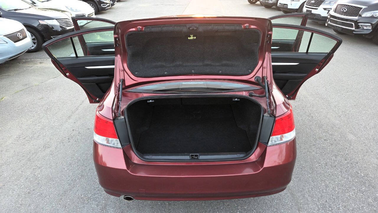 Used 2010 Subaru Legacy 2.5i Premium AWD/4WD image 37