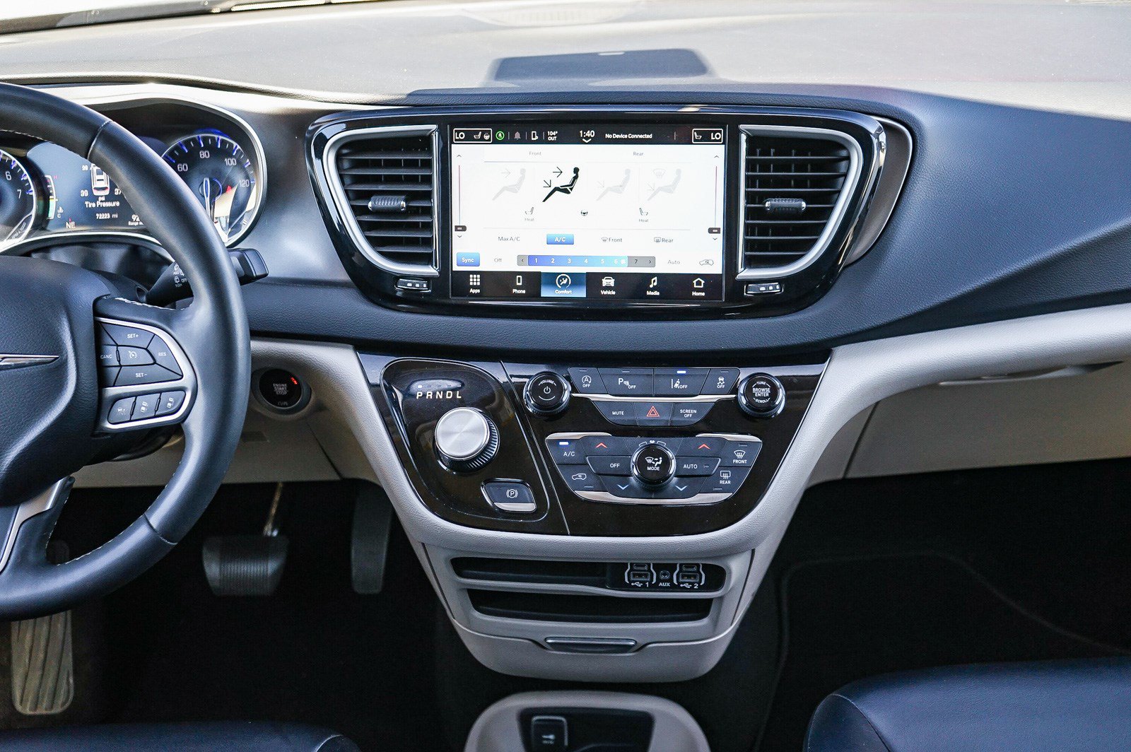 Used 2023 Chrysler Pacifica Touring-L FWD image 13