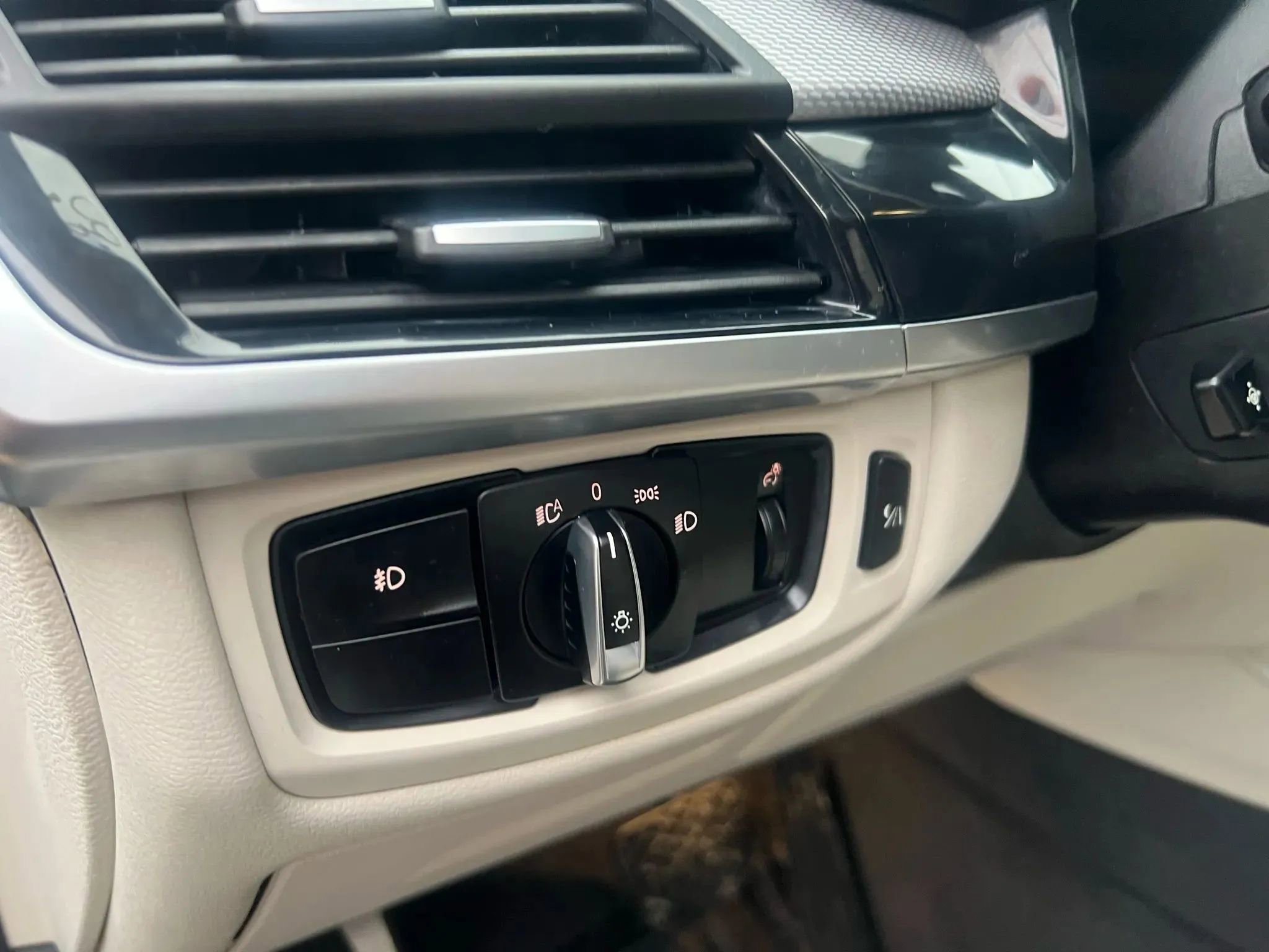 Used 2018 BMW X6 xDrive50i AWD/4WD image 27