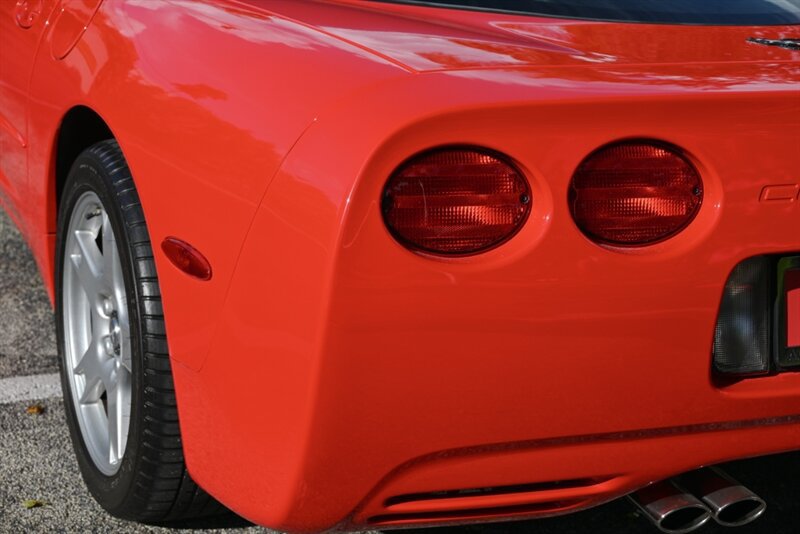 Used 1999 Chevrolet Corvette Coupe w/ Memory Pkg RWD image 11