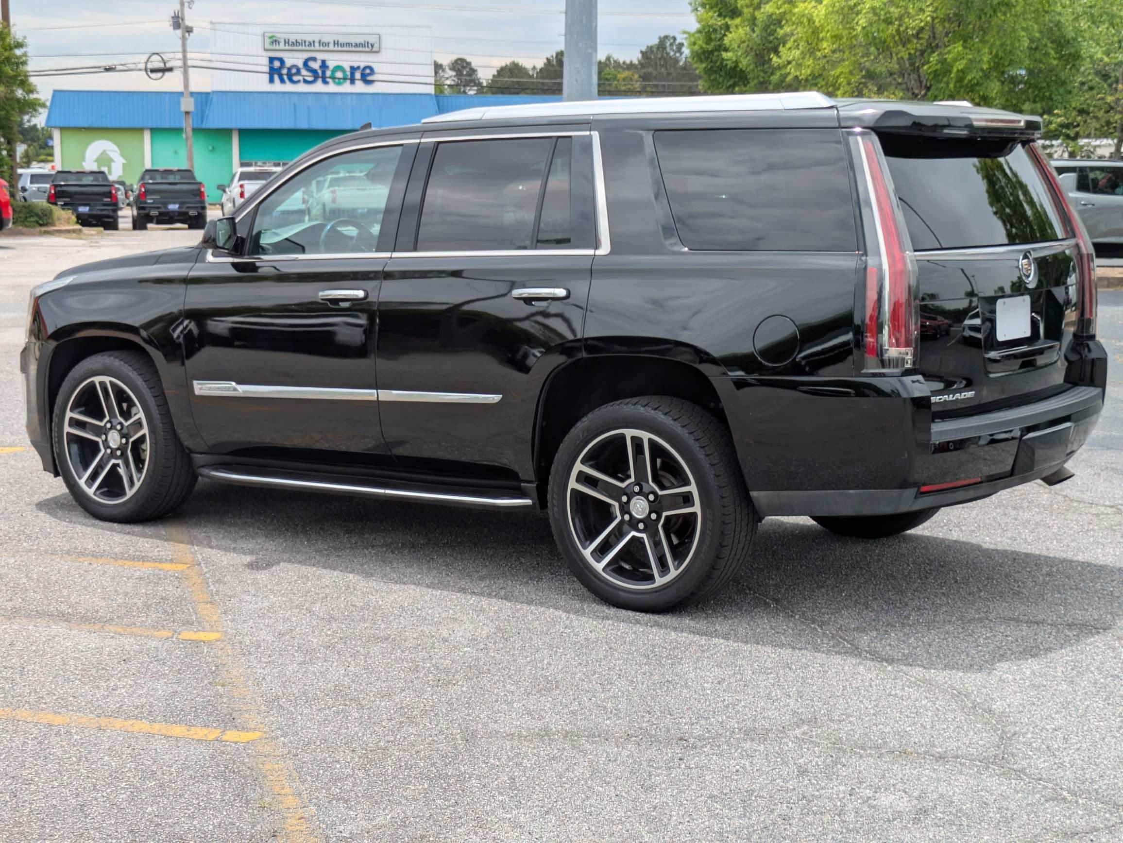 Used 2015 Cadillac Escalade Luxury RWD image 6
