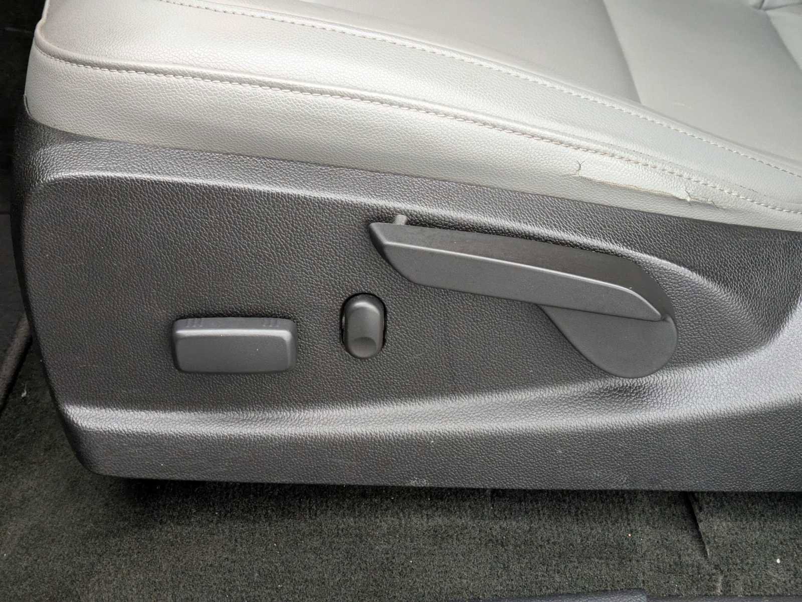 Used 2017 Chevrolet Colorado LT w/ Luxury Package, Chrome AWD/4WD image 18