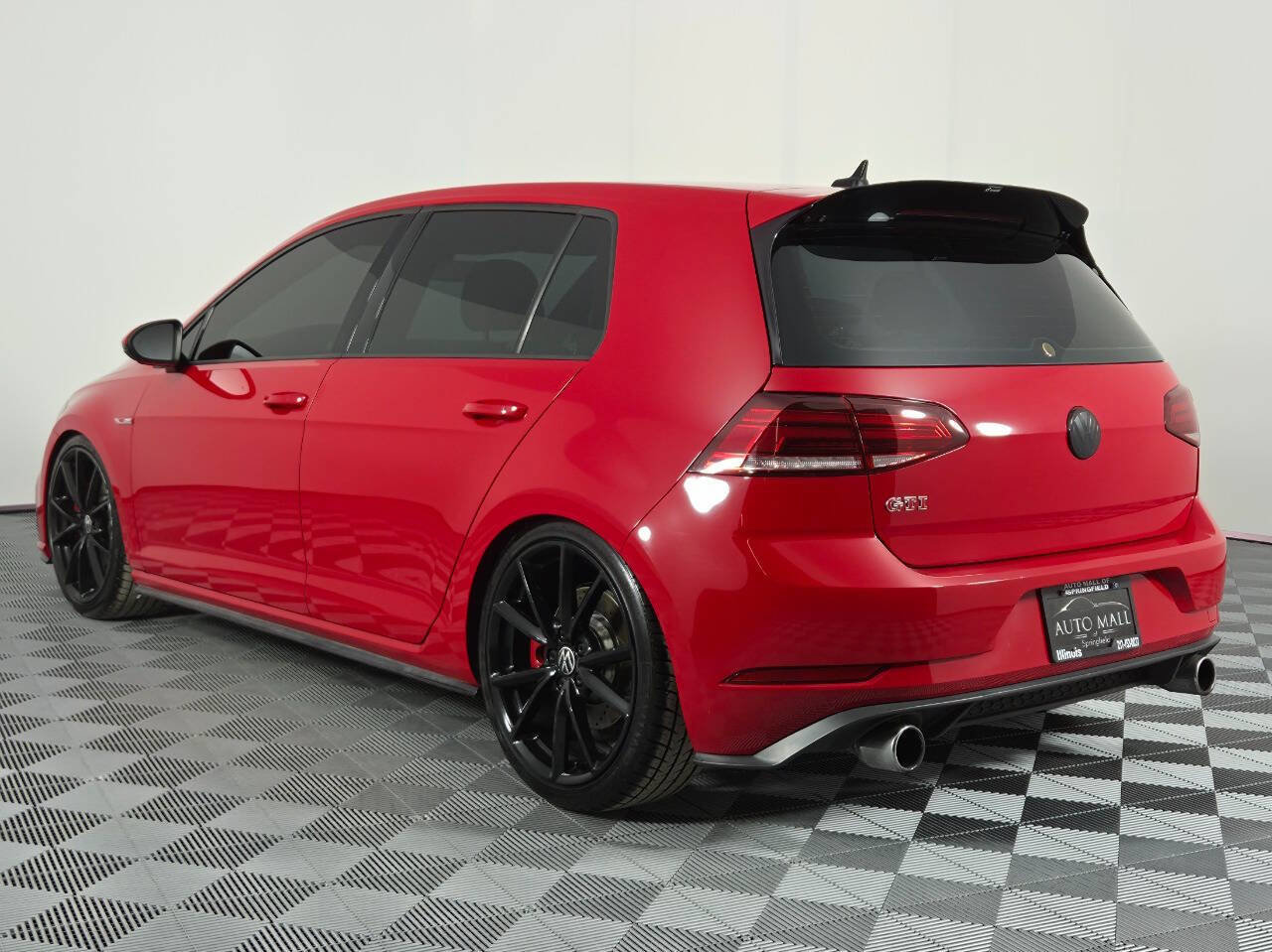 Used 2020 Volkswagen GTI SE FWD image 5