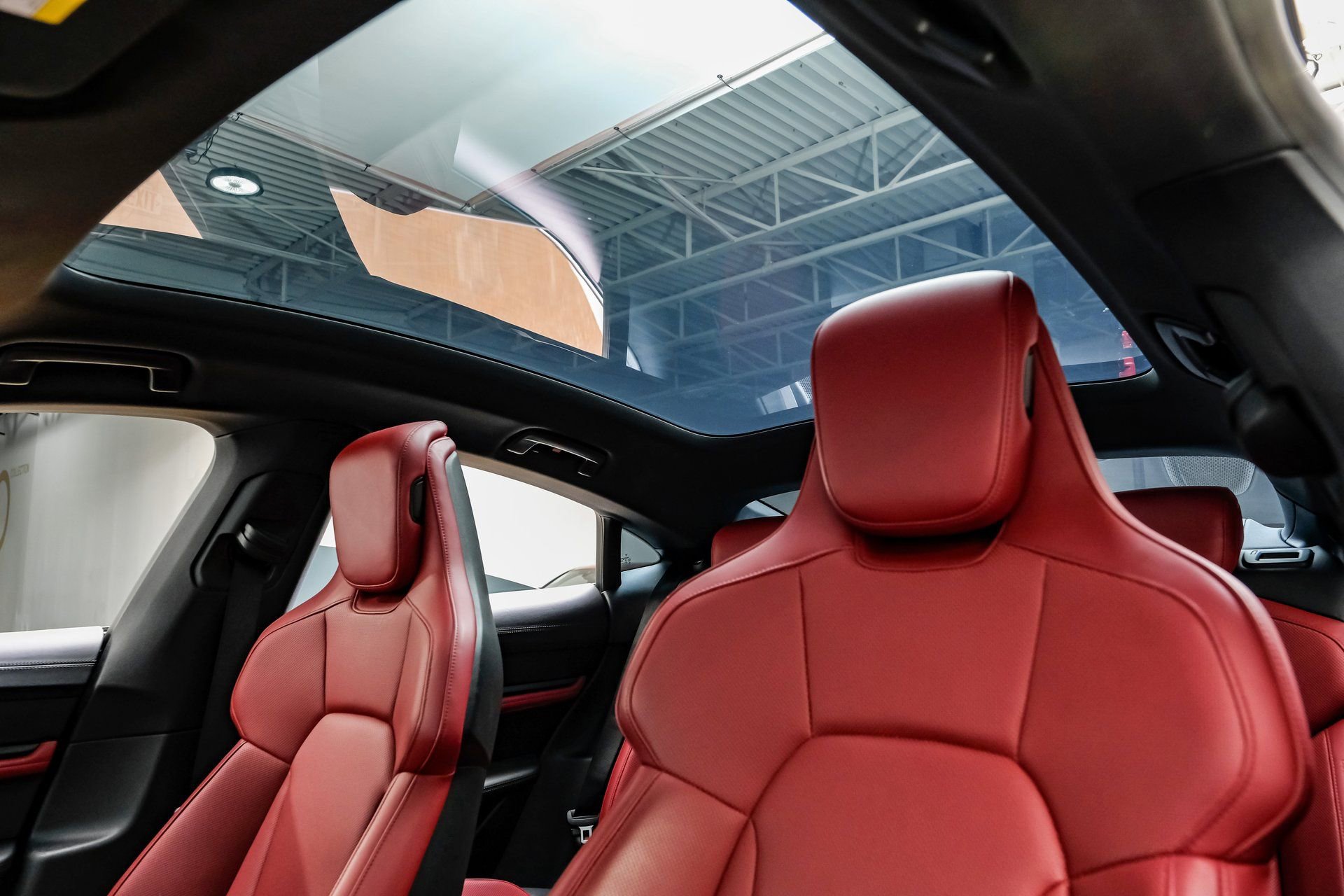 Used 2023 Porsche Taycan image 5