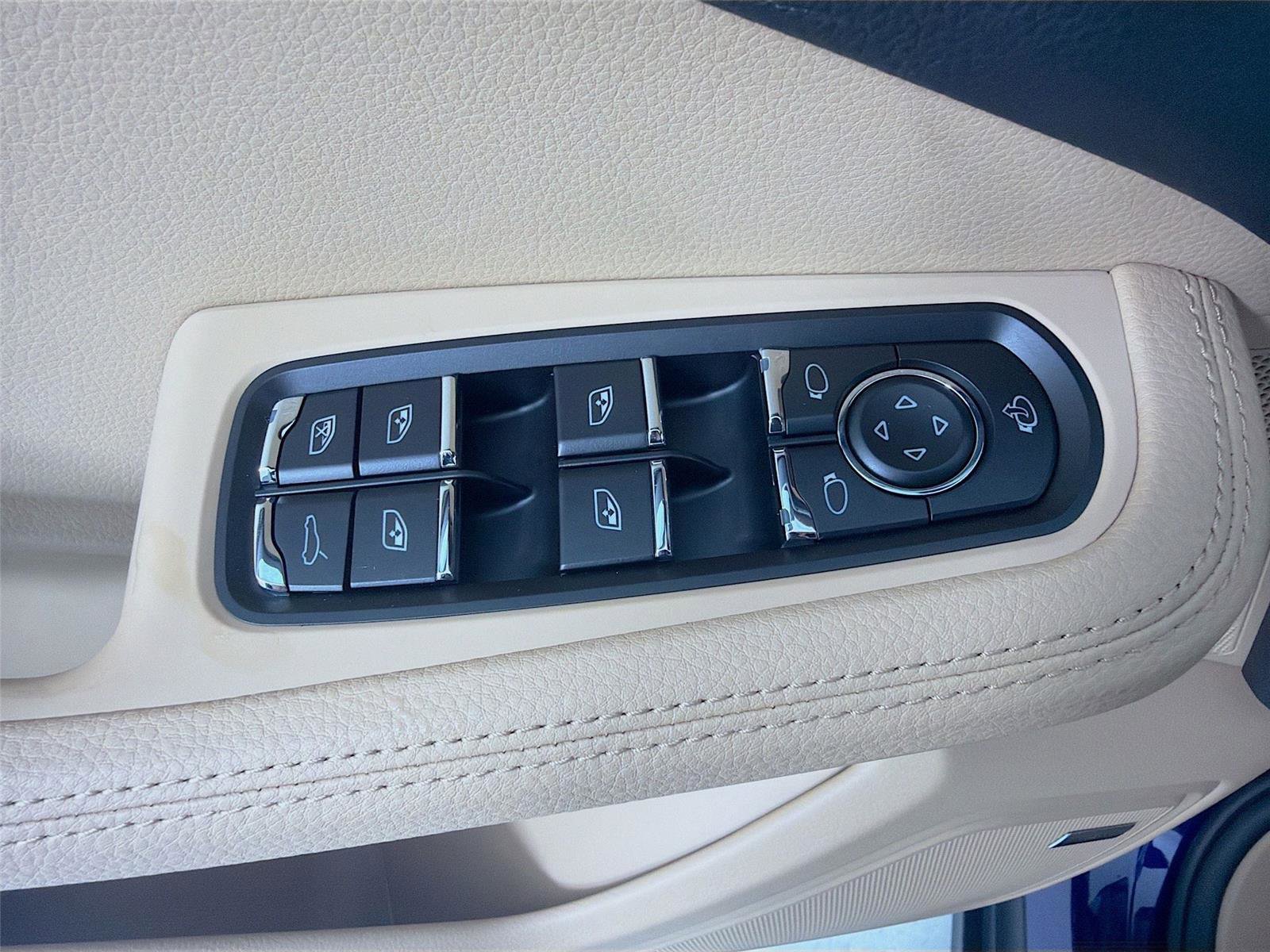 New 2026 Porsche Macan image 7