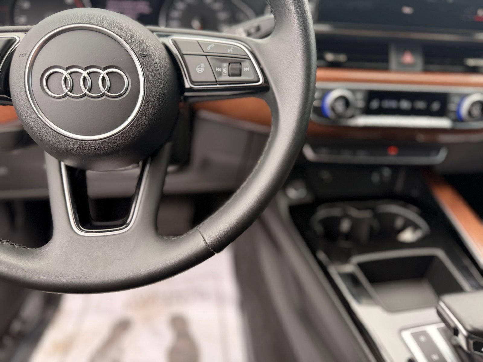 Used 2022 Audi A4 2.0T Premium w/ Convenience Package AWD/4WD image 19