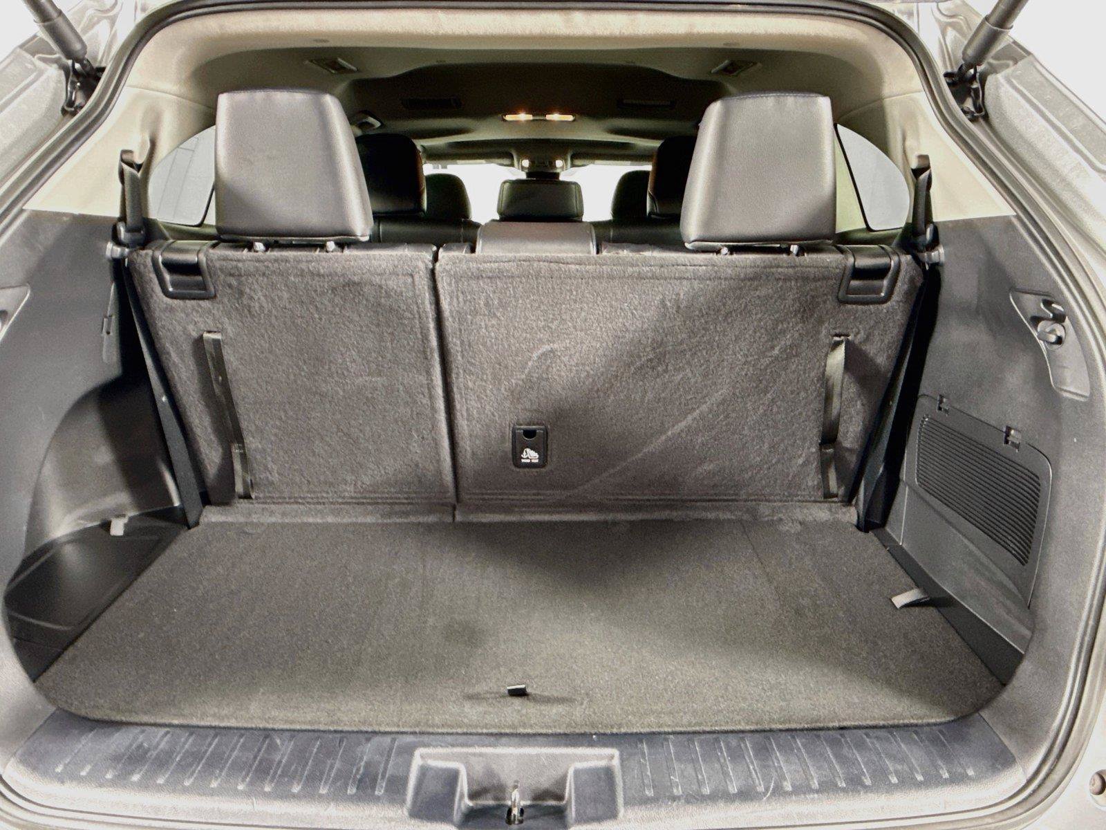 Used 2024 Toyota Highlander XLE AWD/4WD image 37