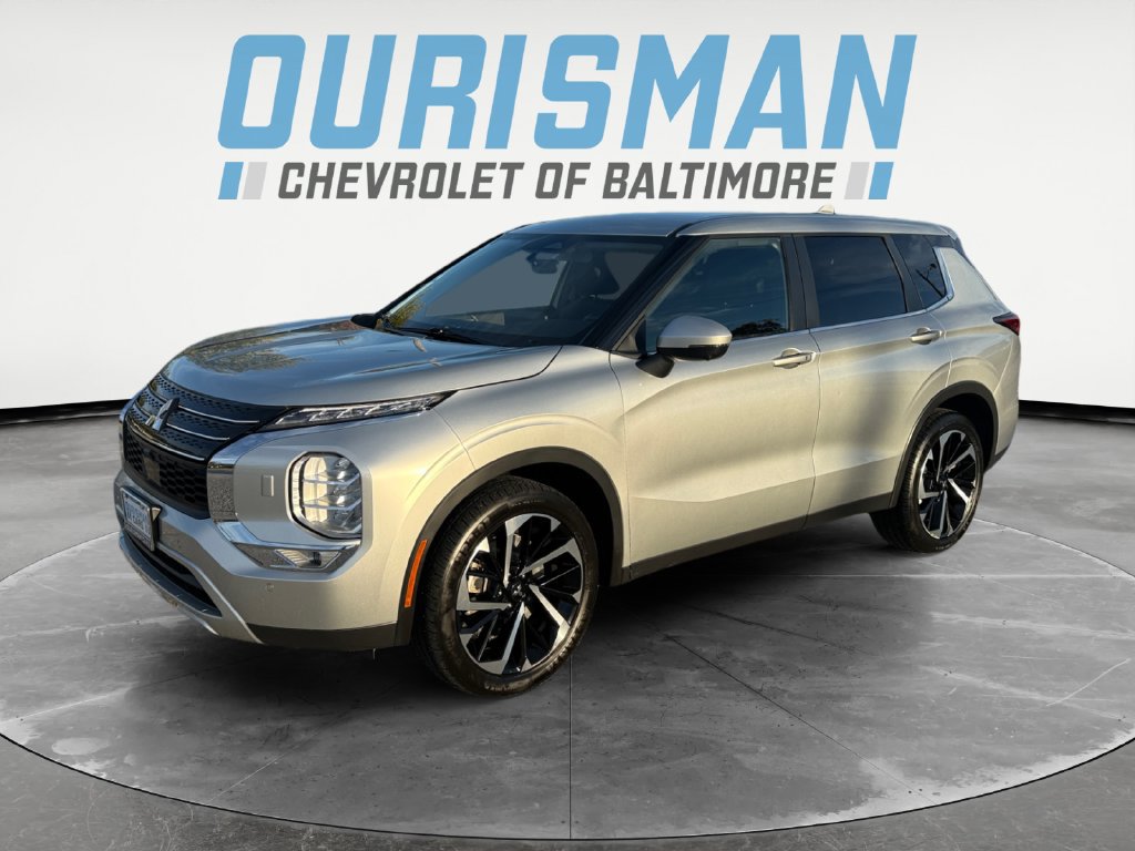 Used 2024 Mitsubishi Outlander AWD image 2
