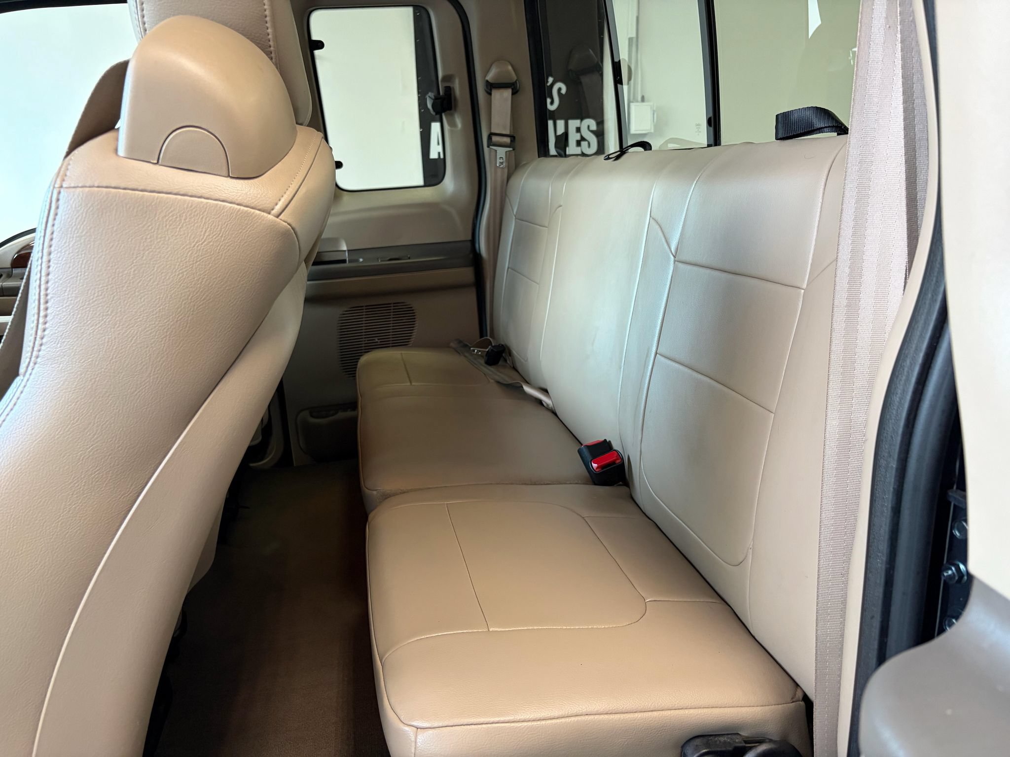 Used 2004 Ford F250 Lariat RWD image 19