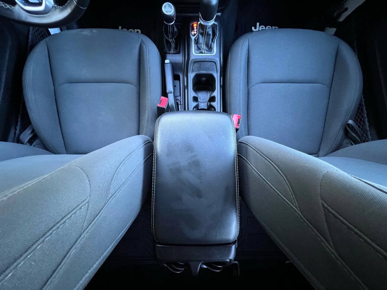 Used 2020 Jeep Wrangler Unlimited Sahara w/ Uconnect 4C Nav & Sound Group AWD/4WD image 25