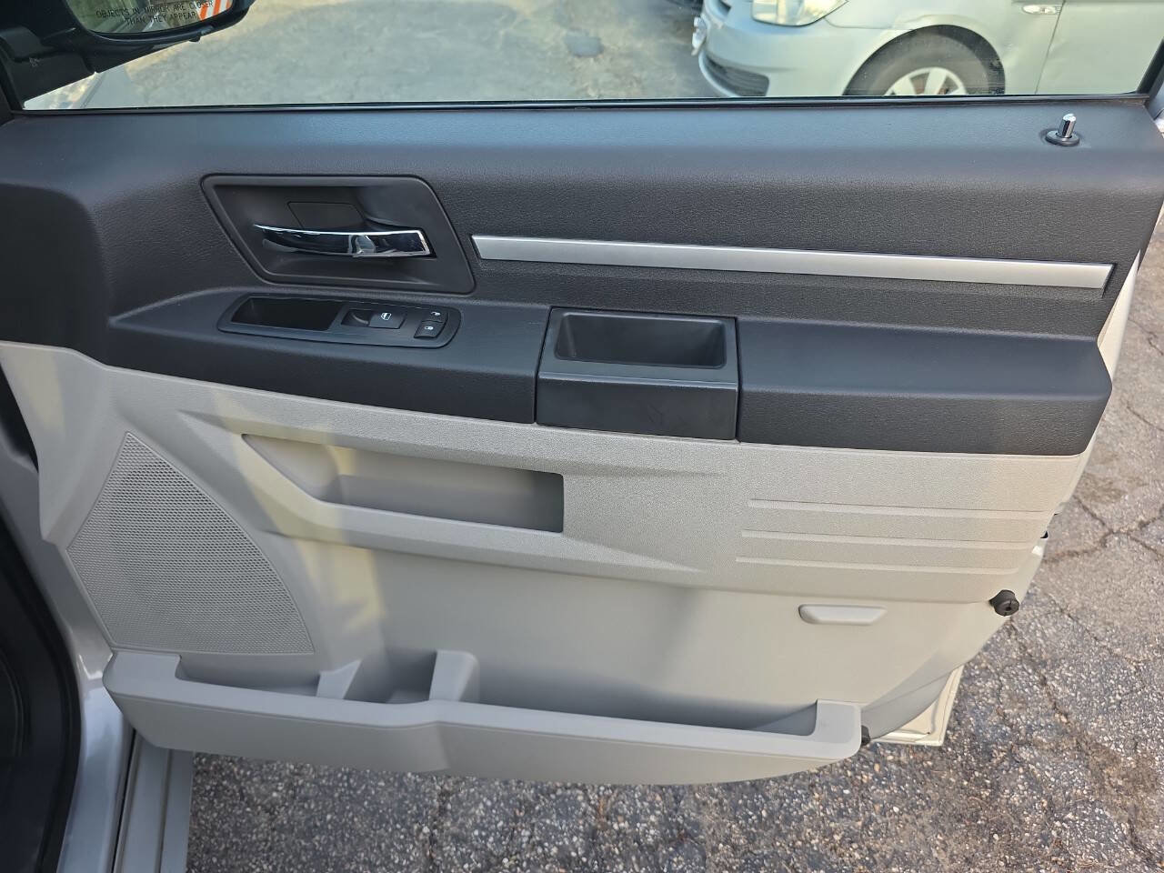 Used 2008 Dodge Grand Caravan SXT FWD image 23