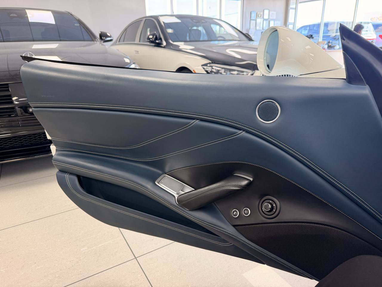 Used 2015 Ferrari California T RWD image 10