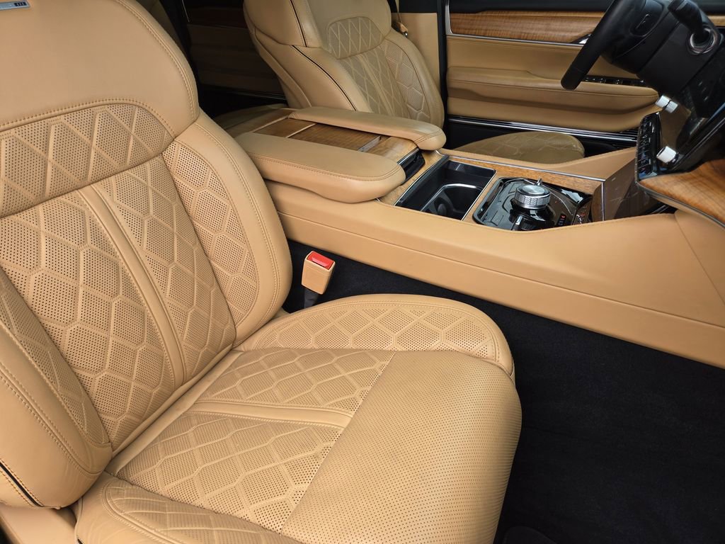 Used 2022 Jeep Grand Wagoneer Series III w/ Flexible Seating Group image 9