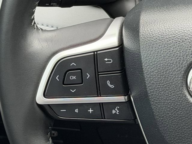 Used 2023 Toyota Highlander XLE FWD image 12