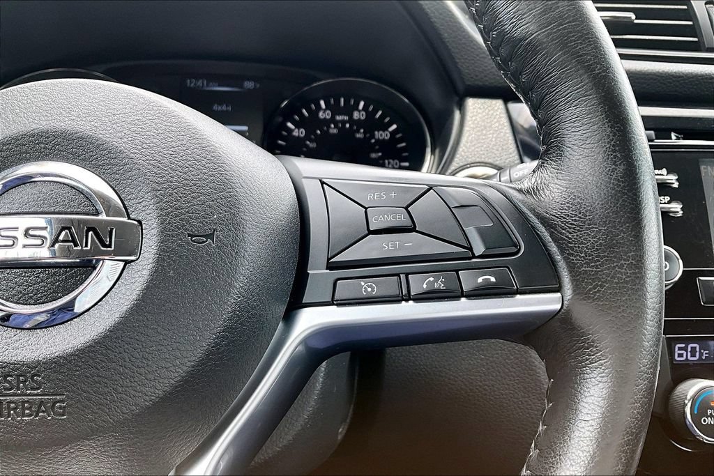 Used 2017 Nissan Rogue SV AWD/4WD image 12